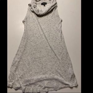 Cut off turtle neck blouse
